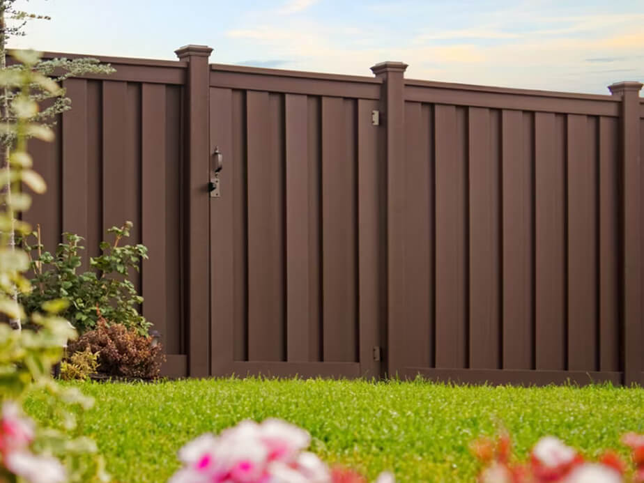 Composite fence contractor in Wyoming