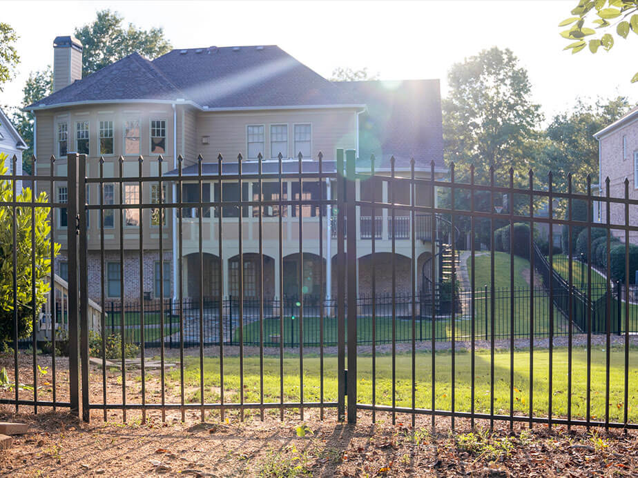 Residential fence contractor in xxxREGION